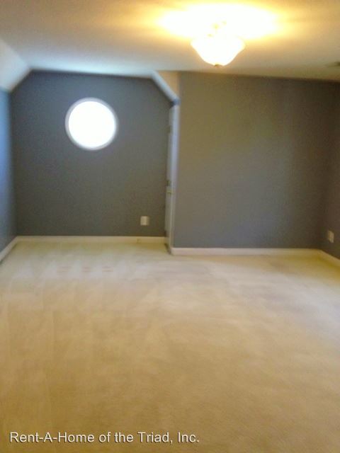 Building Photo - 5 Ivy Ridge Ct