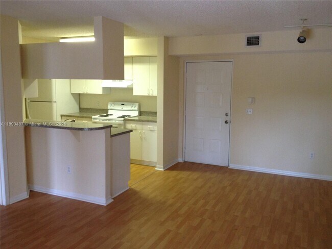 Foto del edificio - 470 S Park Rd
