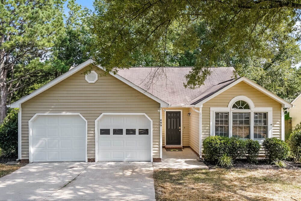 Primary Photo - 409 Laurens Way