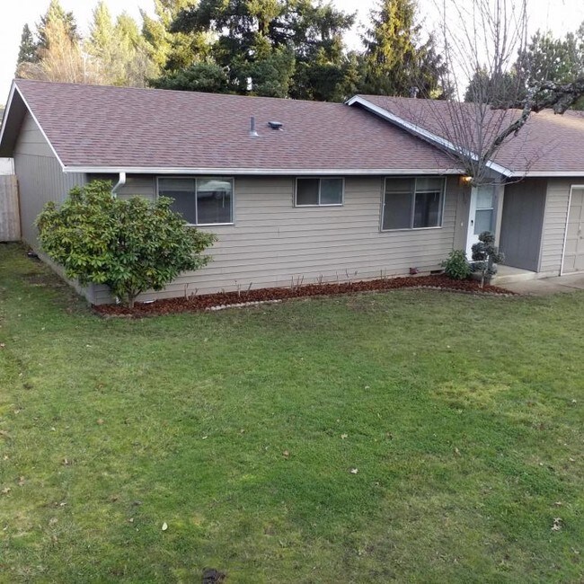 Building Photo - 650 NW East Thornton Lake Dr