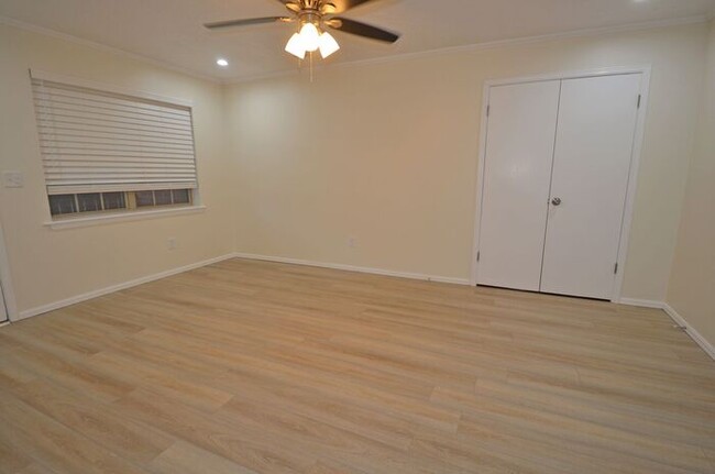 Foto del edificio - Tara Condos 2 Bed 1 Bath Apt NW 63rd & May...