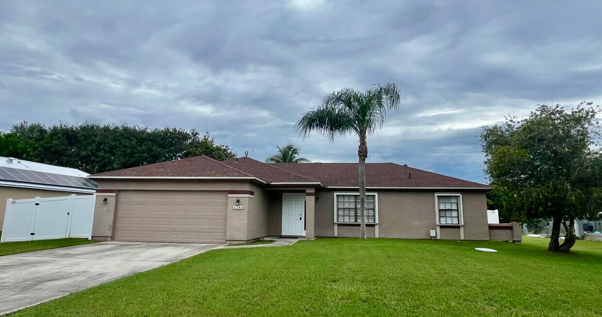 Foto principal - 2340 SE Charleston Dr