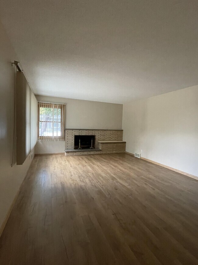 Building Photo - 3306 Canterbury Dr
