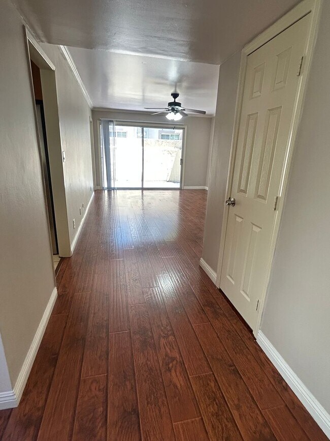 Foto del edificio - Spacious 2-bedroom with bonus room townhom...
