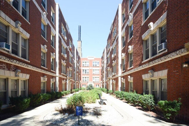 Building Photo - 447 W Surf St