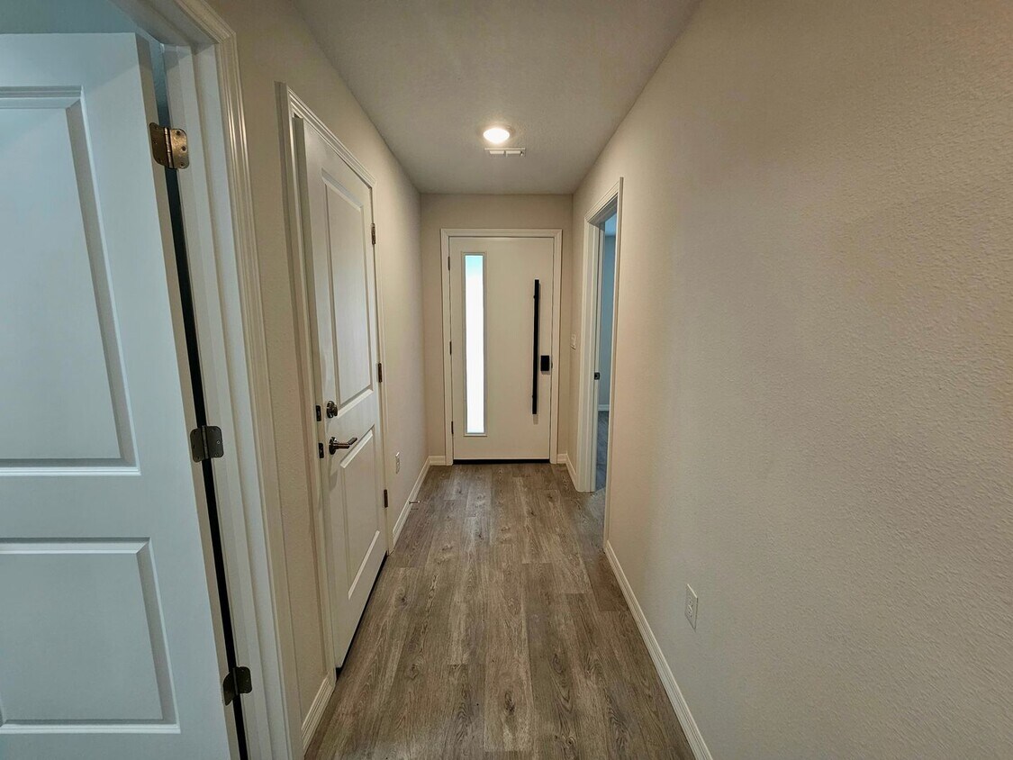 Primary Photo - Move-In Ready! Stunning 3-Bedroom Home wit...