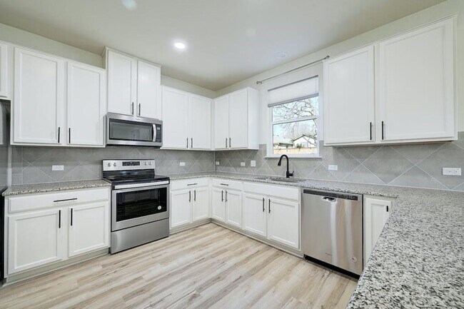 Building Photo - 816 Emory Tree Dr