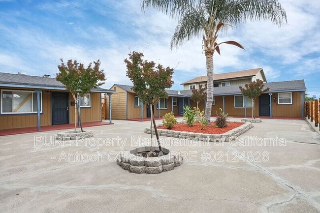Building Photo - 312 W Tregallas Rd