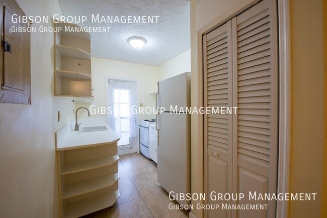 Building Photo - 631 NE 17th Way