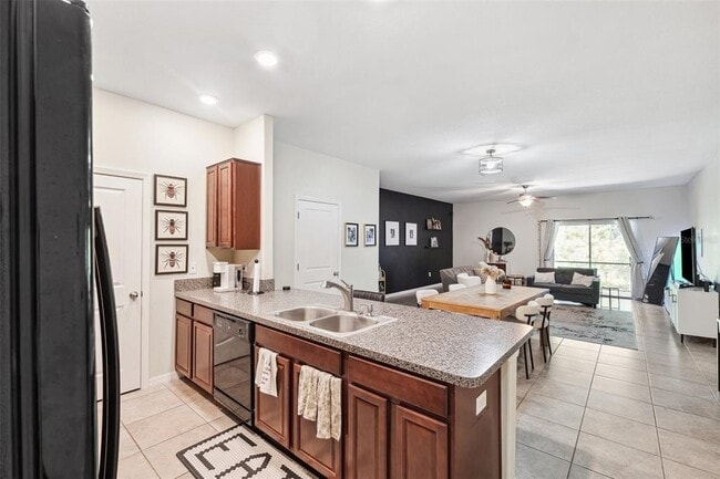 Building Photo - 10687 Lake Montauk Dr