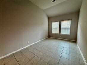 Building Photo - 18665 Legend Oaks Dr