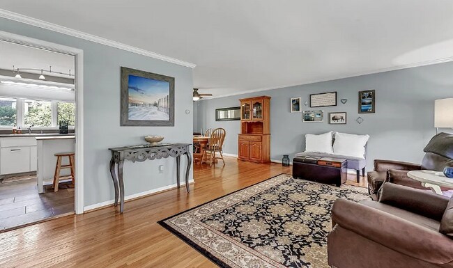 Foto del edificio - 711 Edgewater Dr