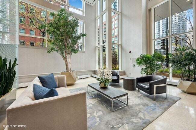 Building Photo - 505 N McClurg Ct