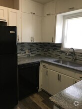 Building Photo - 629 Sylvan Ln