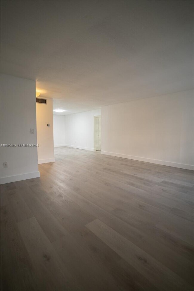 Foto del edificio - 6801 SW 147th Ave