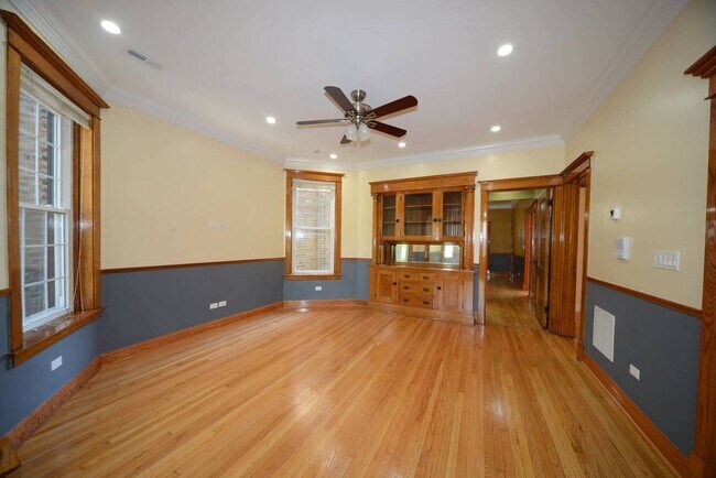 Foto del edificio - 3323 W Pierce Ave