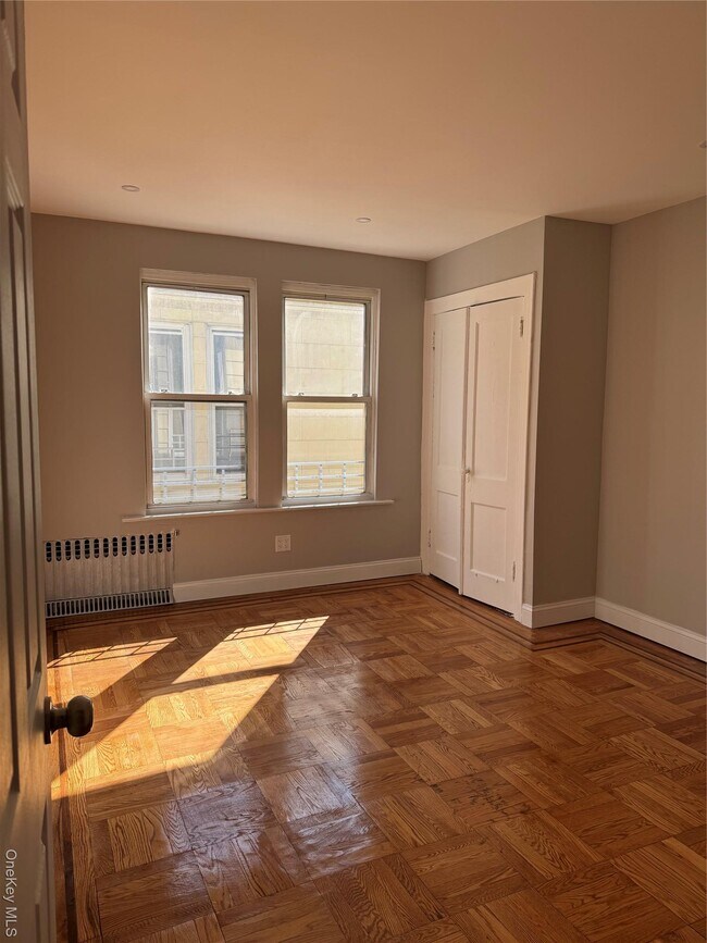 Foto del edificio - 4229 Grace Ave