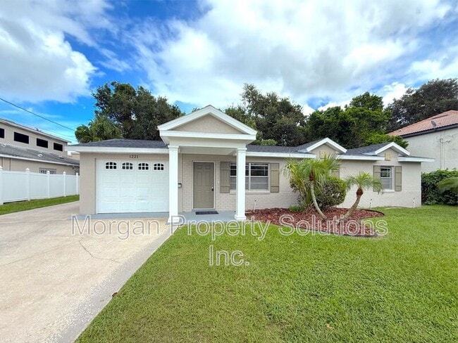 Photo - 1221 Poinsettia Ave House