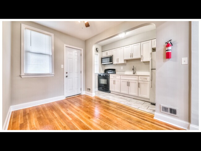 Building Photo - 5117 Nelson Ave