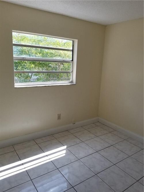 Foto del edificio - 6560 SW 20th St