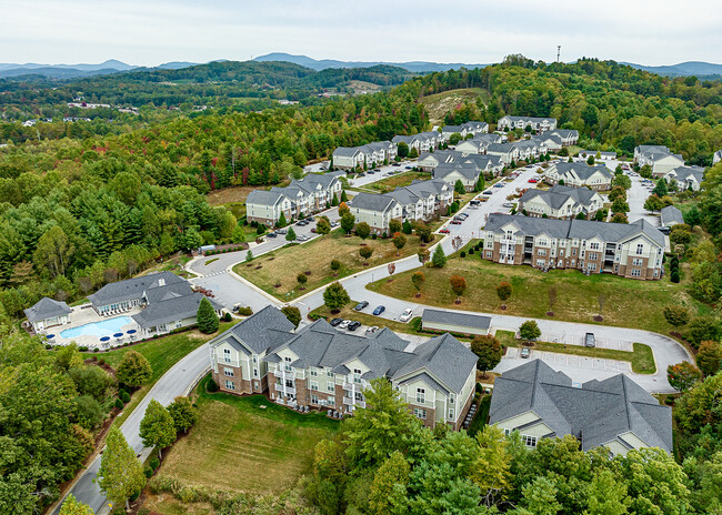 Foto del edificio - Ballantyne Commons Apartments