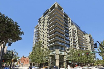 Building Photo - 1025 NW Couch
