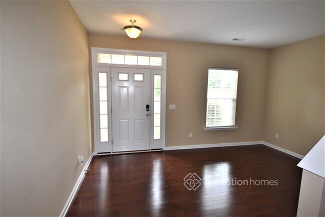Building Photo - 4018 Vershire Ave