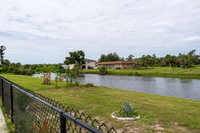 Building Photo - 143 Rotonda Cir
