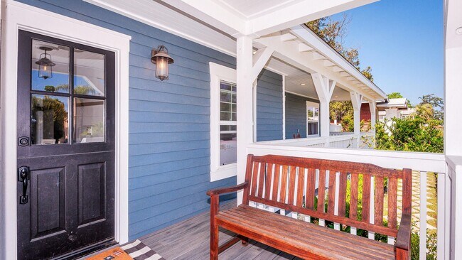 Building Photo - Single story, 4 bedroom, plus detached off...