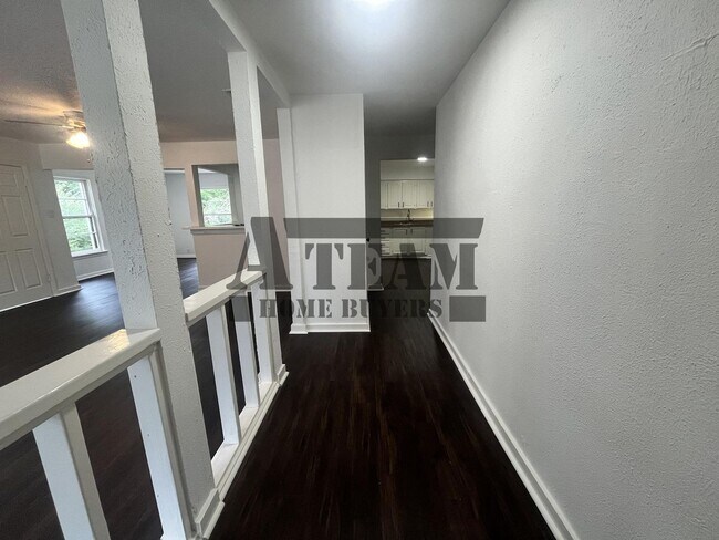 Foto del edificio - 411 McEntire Rd