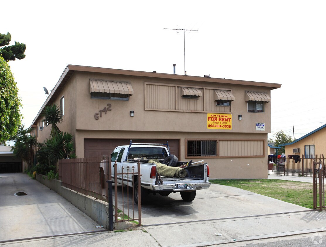 Building Photo - 6142 Woodlawn Ave