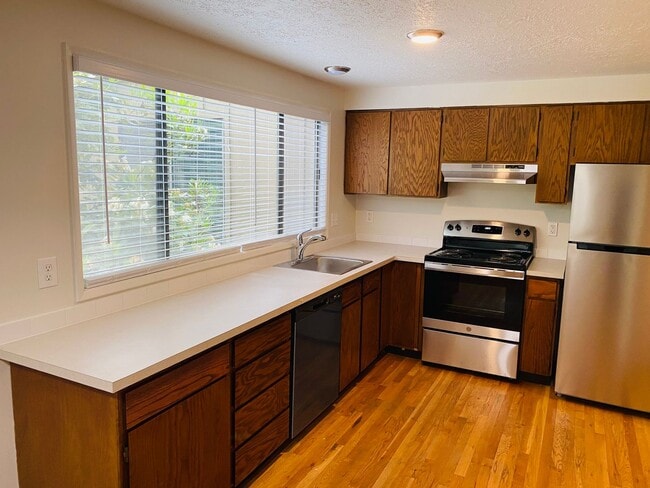 Foto del edificio - Single Level totally renovated 3 bedroom delight