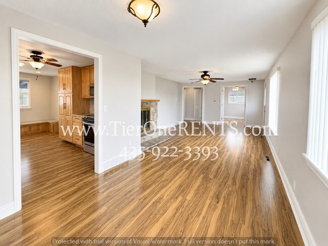 Building Photo - This property offers a NO DEPOSIT option available for qualified renters!