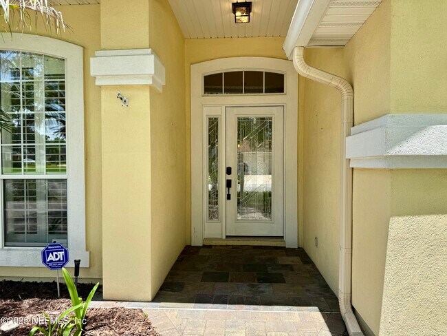 Foto del edificio - 12196 Lake Fern Dr