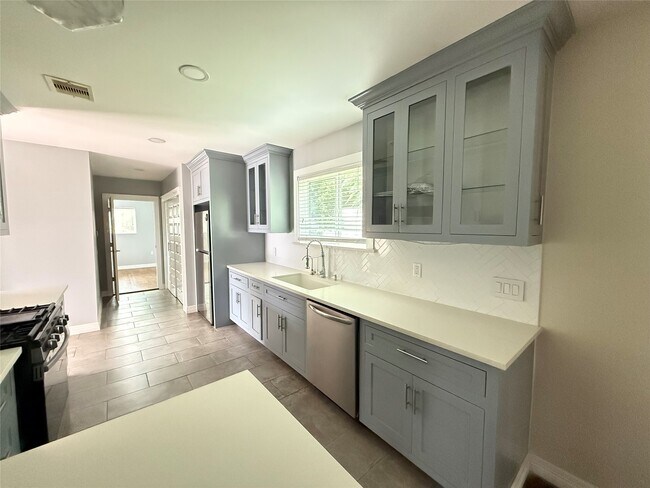 Foto del edificio - 7144 Kernel St
