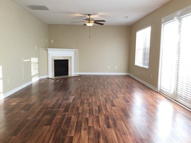 Building Photo - 4449 Oakbank Lane