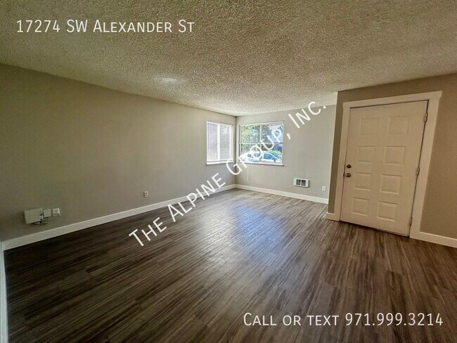 Building Photo - Ground Level 2 Bedroom!