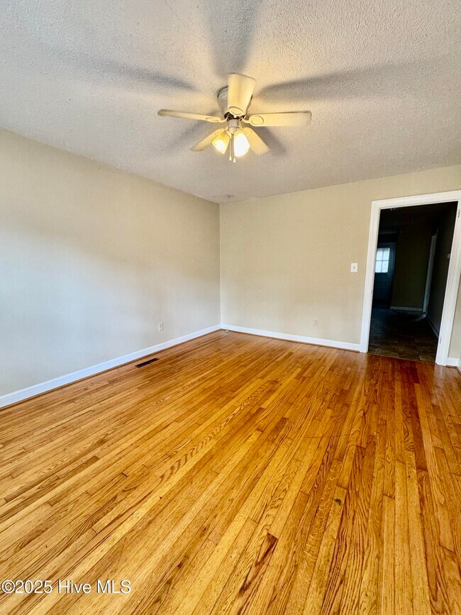 Foto del edificio - 2505 E 3rd St