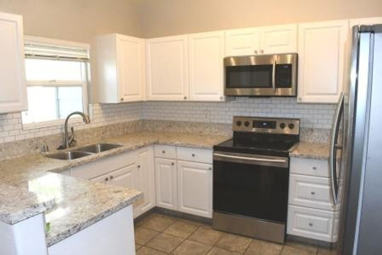 Foto principal - Spinnaker Place - Ewa Beach 3br/2.5ba Town...