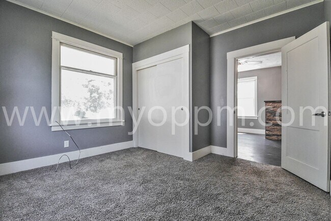 Building Photo - UDY 2322 S 33 ST