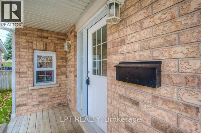 Building Photo - 118 Bush Clover Crescent