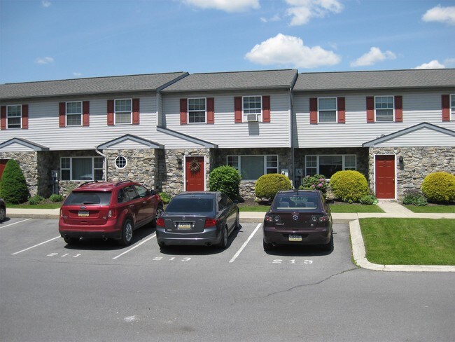 Building Photo - 215 Magnolia Dr