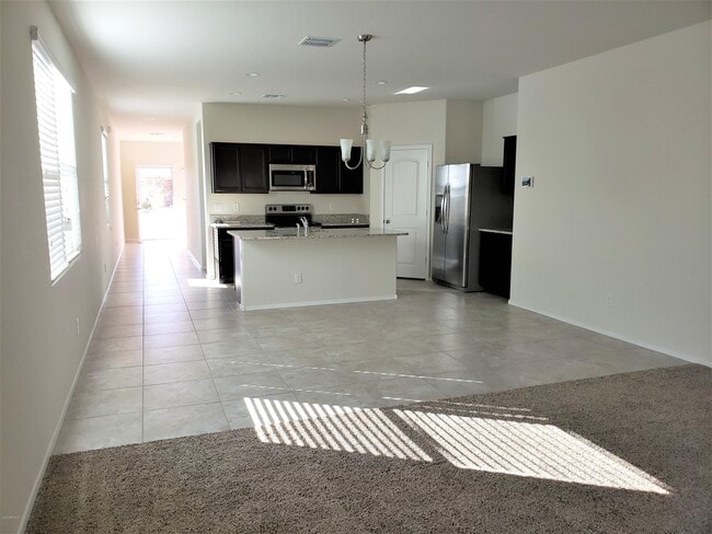 Foto del edificio - 4794 E Chromium Rd