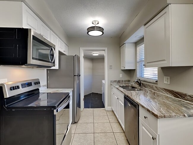 Building Photo - 2605 E Pine St