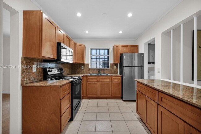 Foto del edificio - 244 NW 43rd St
