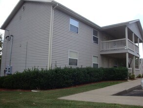 Building Photo - 503 Twin Oaks