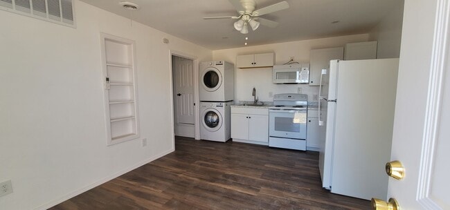 Building Photo - 1911 S Hayden St