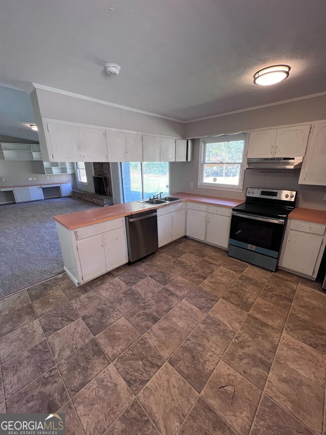 Foto del edificio - 590 Old Airport Rd