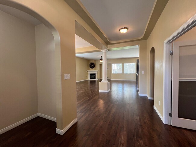 Foto del edificio - 205 Crimson Creek Ct