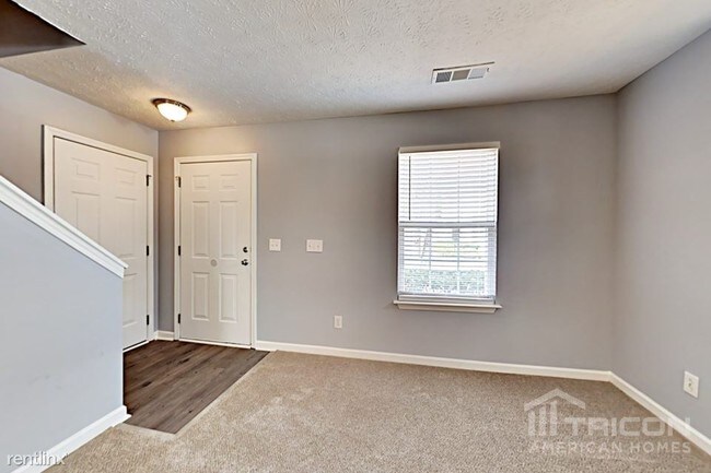 Foto del edificio - 242 Oak Grove Way